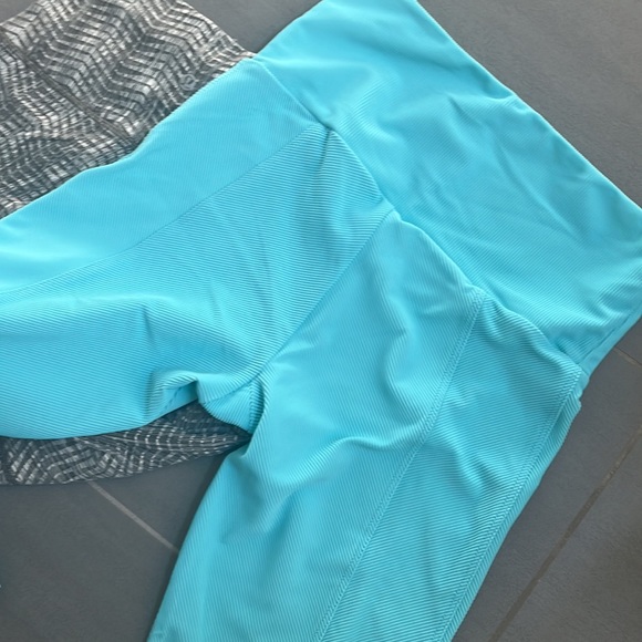 BLUE REVOLVE workout leggings never worn- Lululemon worn lightly - Picture 4 of 4